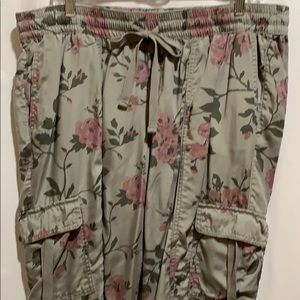 LANE BRYANT CARGO PANT FATIGUE SAGE FLORAL SZ14/16